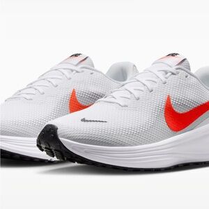 Nike Men’s Revolution new with tags!